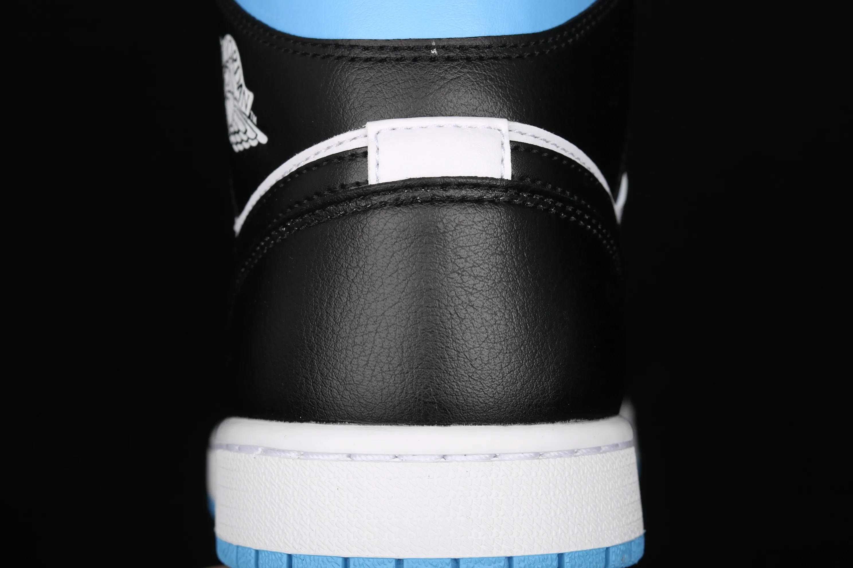 All categories Air Jordan Jordan series basketball shoes Air Jordan 1 Mid G version pure original Air Jordan 1 Mid SE AJ1 Joe 1 black and white BQ6472-102